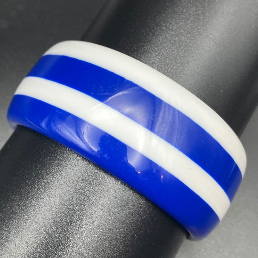 Vintage Chunky Bangle Blue White Striped Acrylic Nautical Size 8.25"